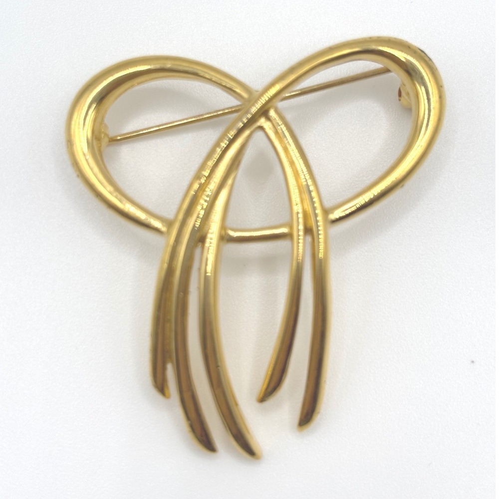 Vintage Trifari Gold Tone Abstract Swirl Ribbon Brooch Pin Elegant